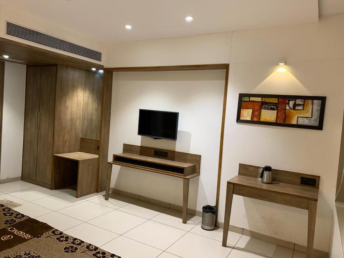 Hotel Regency Surat Dış mekan fotoğraf