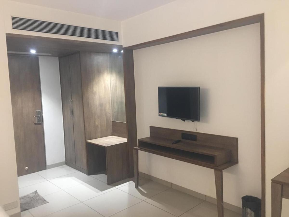 Hotel Regency Surat Dış mekan fotoğraf