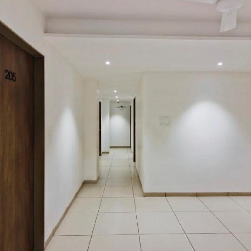 Hotel Regency Surat Dış mekan fotoğraf