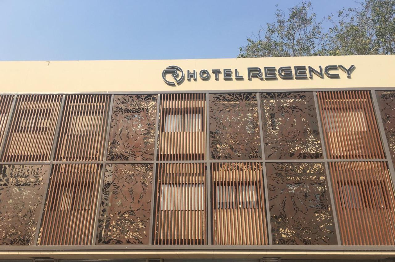 Hotel Regency Surat Dış mekan fotoğraf