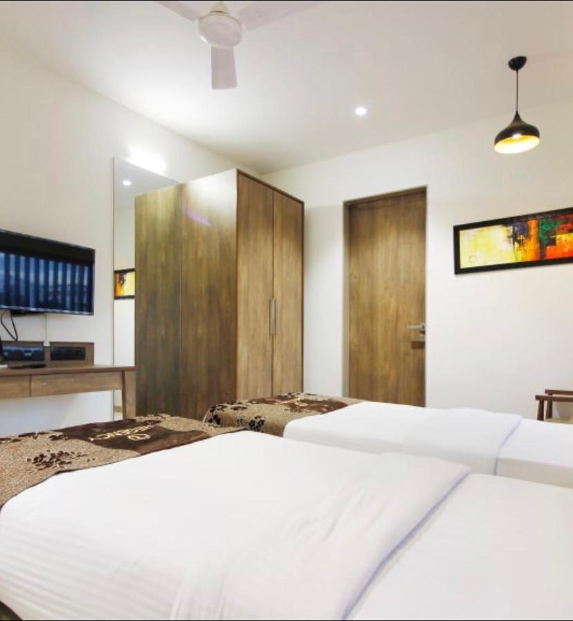 Hotel Regency Surat Dış mekan fotoğraf