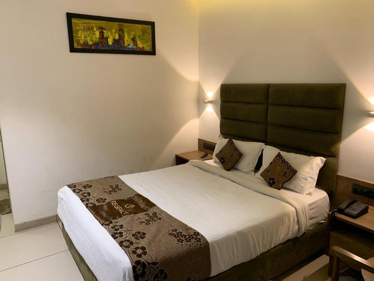 Hotel Regency Surat Dış mekan fotoğraf